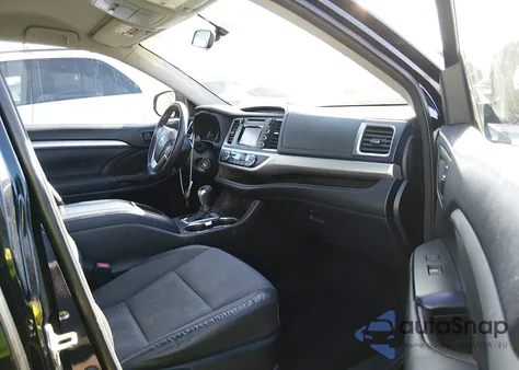 2015 Toyota Highlander Le Plus V6 z USA, uszkodzony, nr VIN 5TDBKRFHXFS095919